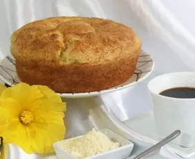 Imagem ilustrativa da imagem Aprenda a fazer um Bolo de Pão de Queijo com seis ingredientes