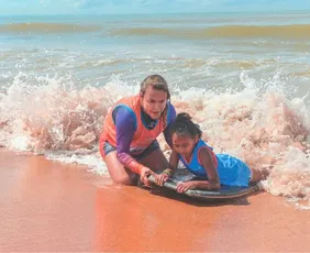 Imagem ilustrativa da imagem Aulão social de bodyboarding faz sucesso na programação pré-Wahine