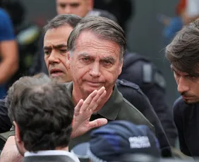 Imagem ilustrativa da imagem Bolsonaro retira lesões na pele; entenda o procedimento médico