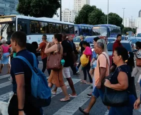 Imagem ilustrativa da imagem Brasil tem queda na desigualdade em educação, emprego e meio ambiente