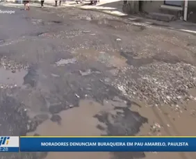 Imagem ilustrativa da imagem Buracos e alagamentos dificultam passagem de veículos na Rua Vietnã, em Pau Amarelo
