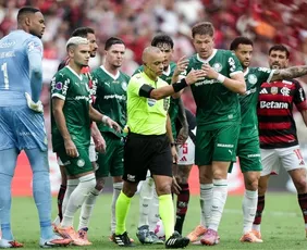 Imagem ilustrativa da imagem CBF divulga áudio do VAR nas reclamações do Palmeiras: 'Encontrão' e 'sem impacto'