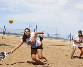 Imagem ilustrativa da imagem Camburi coroa os reis e as rainhas do beach tennis