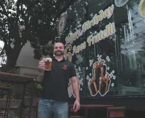 Imagem ilustrativa da imagem Cervejaria Fratelli celebra 6 anos com música e brindes