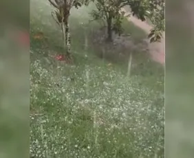 Imagem ilustrativa da imagem Chuva com granizo causa danos em cidade do Sul do ES