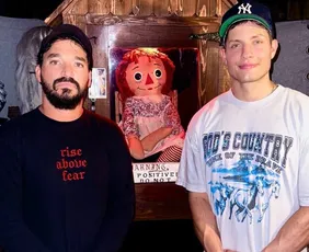 Imagem ilustrativa da imagem Comediante e youtuber compram casa onde fica a boneca Anabelle