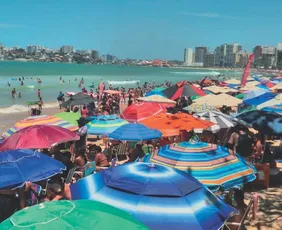 Imagem ilustrativa da imagem Donos de imóveis relatam medo de prejuízo com nova taxa de excursões em Guarapari