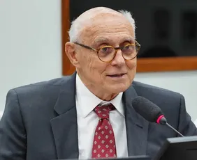 Imagem ilustrativa da imagem Eduardo Suplicy é internado no RJ após quadro de arritmia cardíaca