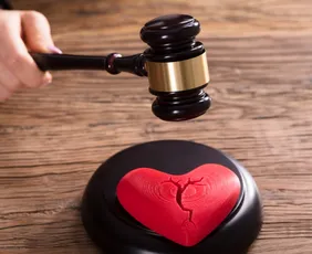 Imagem ilustrativa da imagem Enganou no amor? Vai pagar!
