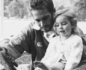 Imagem ilustrativa da imagem Filha de Paul Walker presta homenagem ao ator no dia em que ele completaria 52 anos