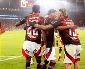 Imagem ilustrativa da imagem Flamengo desafoga no fim, vence Racing e sai na frente por vaga na final