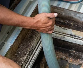 Imagem ilustrativa da imagem Fossas devem receber manutenção preventiva e regular