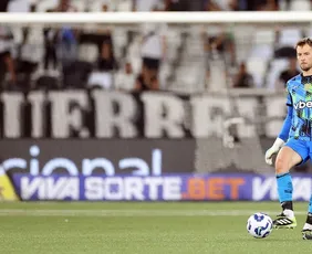 Imagem ilustrativa da imagem Goleiro do Botafogo, Neto passará por cirurgia e está fora da temporada