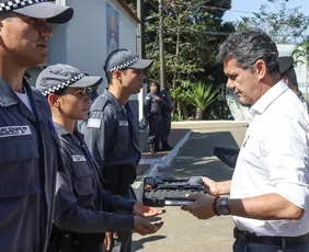 Imagem ilustrativa da imagem Governo entrega mais de 2 mil novas pistolas Glock para a PMES