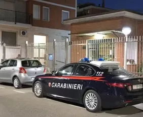 Imagem ilustrativa da imagem Idosa morre após ser atingida por vizinho que caiu de varanda em Milão