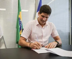 Imagem ilustrativa da imagem João Campos anuncia CNH gratuita para quem enfrenta dificuldade de emprego