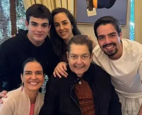 Imagem ilustrativa da imagem João Silva posta momento de Faustão em família