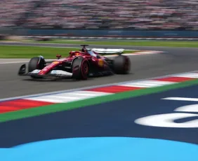 Imagem ilustrativa da imagem Leclerc lidera treino no México com duelos diretos por vaga na F1 em 2026
