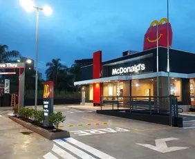 Imagem ilustrativa da imagem Mais de 100 vagas abertas em McDonald's do ES. Veja como se inscrever