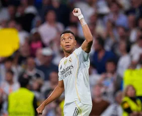 Imagem ilustrativa da imagem Mbappé faz 2 e Real Madrid vira sobre Marselha na Champions; Juventus busca empate