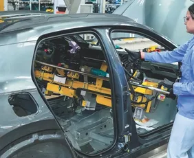 Imagem ilustrativa da imagem Montadoras de veículos podem paralisar produção; entenda o motivo