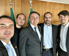 Imagem ilustrativa da imagem Moraes autoriza visita de familiares a Bolsonaro em prisão domiciliar