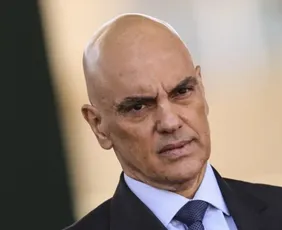Imagem ilustrativa da imagem Moraes reconhece erro judicial e concede liberdade provisória a réu do 8/1