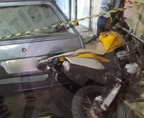 Imagem ilustrativa da imagem Motociclista morre após bater na traseira de carro estacionado na Serra