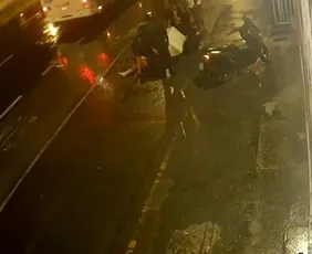 Imagem ilustrativa da imagem Motociclista morre após se chocar em árvore na Avenida Fernando Ferrari
