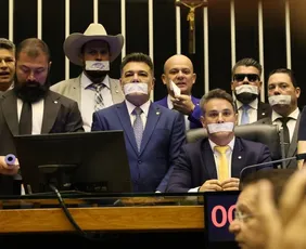 Imagem ilustrativa da imagem Motta decide pelo afastamento de 5 deputados por até 6 meses por causa de motim