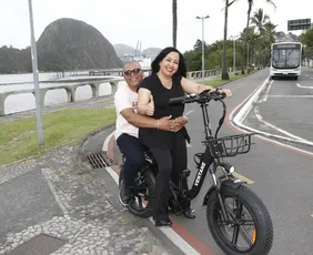 Imagem ilustrativa da imagem “Muita emoção”, diz ganhadora da bike elétrica