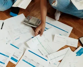 Imagem ilustrativa da imagem Mulheres brigam na Justiça para não pagar dívidas dos maridos