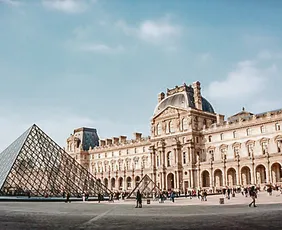 Imagem ilustrativa da imagem Museu do Louvre fecha após invasão e roubo de joias