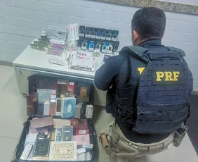 Imagem ilustrativa da imagem PRF apreende carga clandestina de canetas para perder peso no ES
