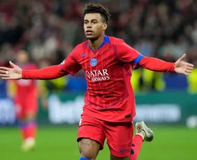 Imagem ilustrativa da imagem PSG faz 7 em passeio sobre Bayer Leverkusen na Alemanha e lidera Champions League