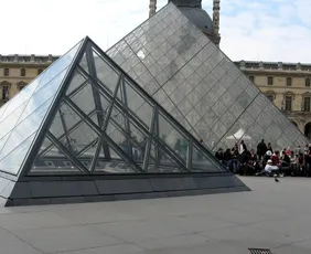 Imagem ilustrativa da imagem Roubo cinematográfico: o que se sabe sobre ataque que levou joias do Louvre