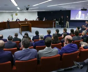 Imagem ilustrativa da imagem Saiba como foi o 1º dia do julgamento de Bolsonaro e mais sete réus
