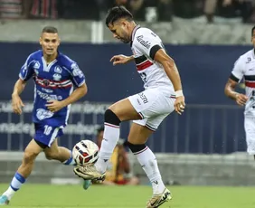 Imagem ilustrativa da imagem Santa Cruz sofre, resiste e canta alto: está na final da Série D