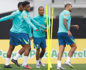 Imagem ilustrativa da imagem Seleção inicia treinos para encarar o Chile desfalcada