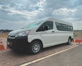 Imagem ilustrativa da imagem Toyota lança a Hiace, uma van derivada da Hilux e SW4