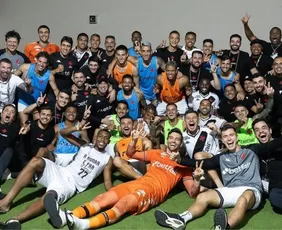 Imagem ilustrativa da imagem Vasco cala Nilton Santos, vence Botafogo nos pênaltis e avança à semifinal