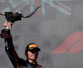 Imagem ilustrativa da imagem Verstappen festeja desempenho nos EUA e disputa pelo seu 5º título
