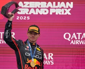 Imagem ilustrativa da imagem Verstappen vence o GP do Azerbaijão de ponta a ponta e volta à briga pela taça
