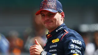 Imagem ilustrativa da imagem Ele fica: Max Verstappen confirma permanência na Red Bull