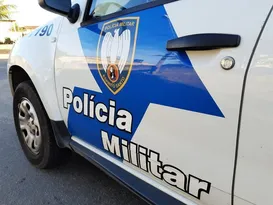 Imagem ilustrativa da imagem Mulher é presa por desacato e injúria racial contra aluno da PM