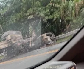 Imagem ilustrativa da imagem Acidente em rodovia deixa três feridos e provoca incêndio no ES