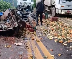 Imagem ilustrativa da imagem Acidente entre carreta e caminhão deixa um morto e feridos na BR-101 no ES