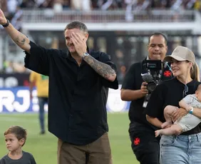 Imagem ilustrativa da imagem Adeus emocionado e empate sem gols: como foi a saída de Vegetti do Vasco