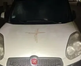 Imagem ilustrativa da imagem Alemanha investiga suásticas pintadas com sangue humano em mais de 40 carros