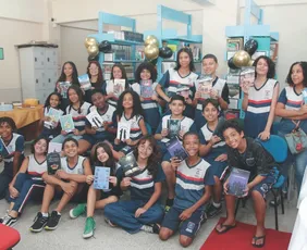 Imagem ilustrativa da imagem Alunos de escola municipal de Vila Velha lançam 36 livros